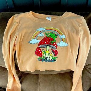 Woman’s size m cropped long sleeve shirt. It says size m but fits more like a s